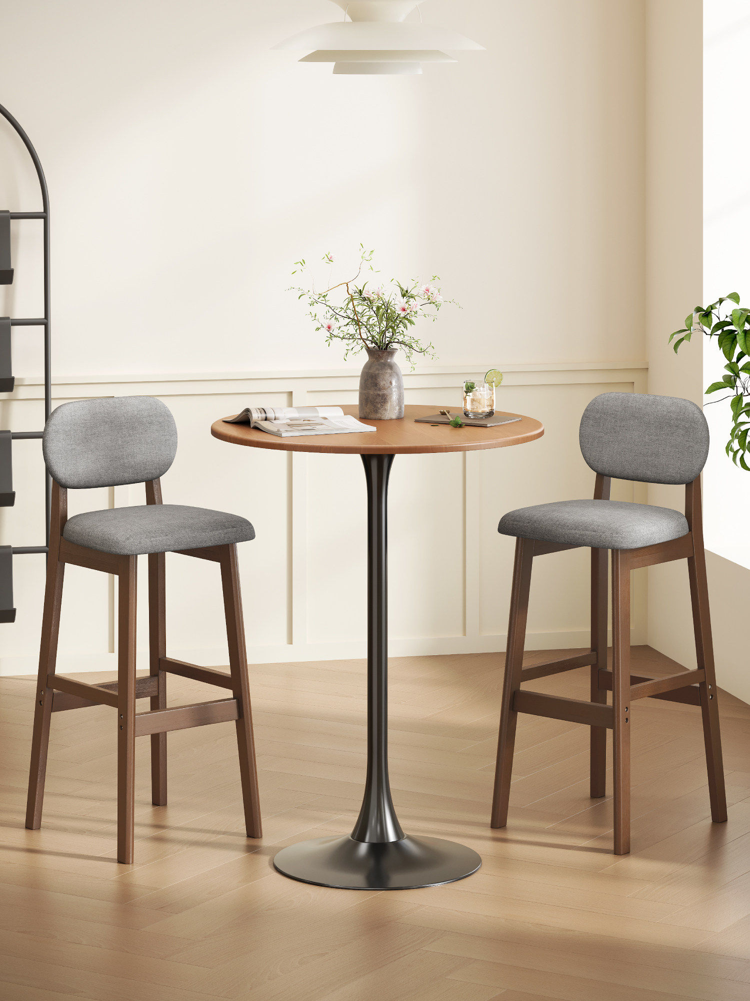 Commercial Kitchen Small Space - Современный круглый барный стол с высокими
